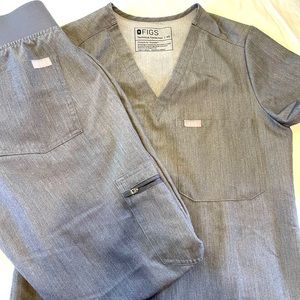 FIGS Graphite XS Zamora jogger pants and XS Catarina top